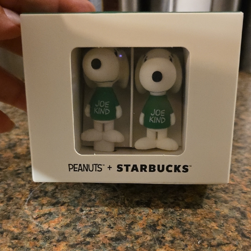 Peanuts + Starbucks Snoopy Straw Toppers And Stopper Set - Green and White